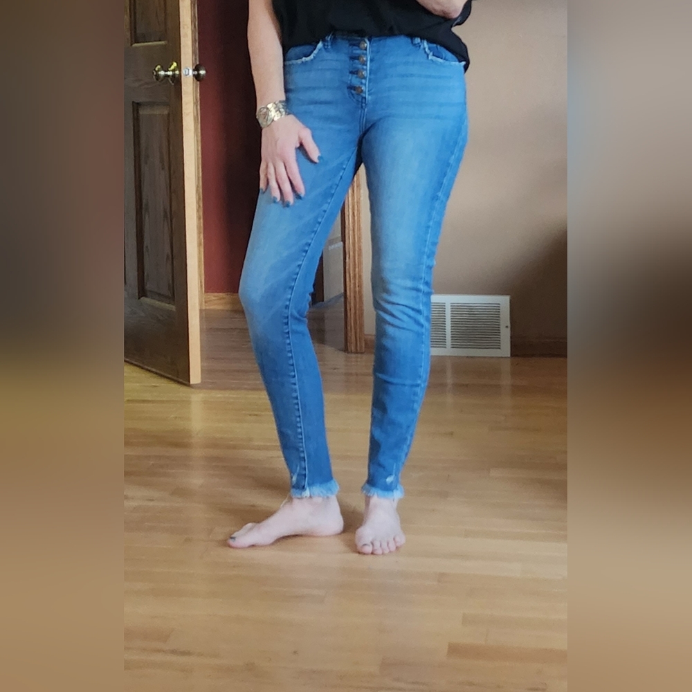 Kancan Jean, High Rise, Frayed Hem Size 27